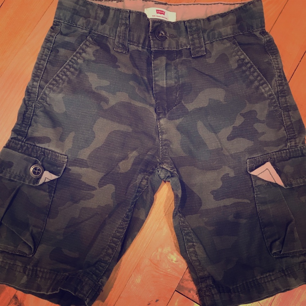 Boys LEVI CAMO size 4